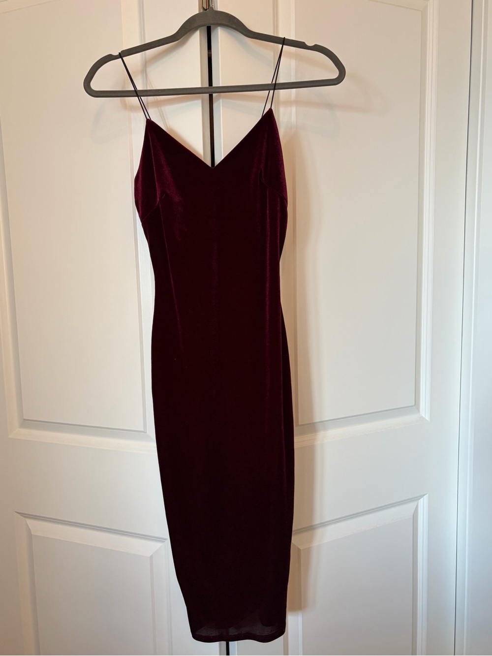 Elegant Velvet Slip Dress in Burgundy in XS